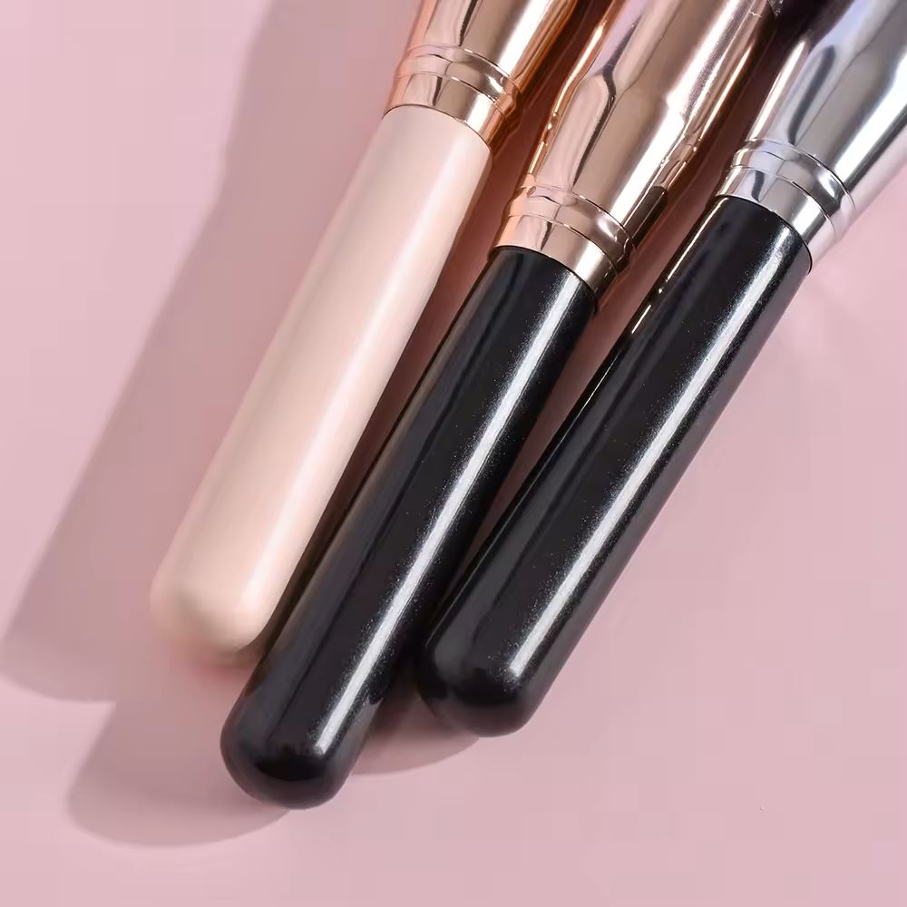 Flat Top Kabuki Foundation Brush for Liquid, Cream & Powder Makeup